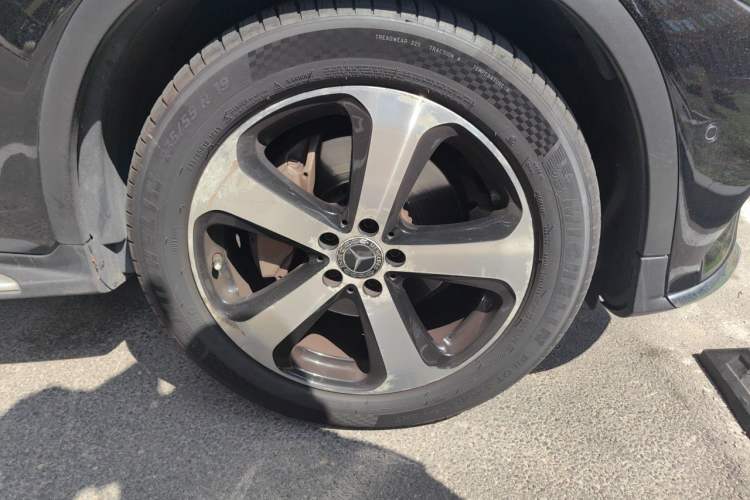 Used Mercedes-Benz GLC 2018 Facelift GLC 260 4MATIC Luxury Edition Right Front Wheel Hub