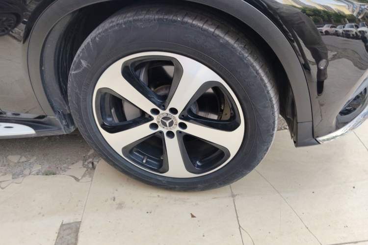 Used Mercedes-Benz GLC 2018 Facelift GLC 260 4MATIC Luxury Edition Right Front Wheel Hub