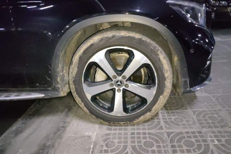 Used Mercedes-Benz GLC 2018 GLC 260 4MATIC Luxury Model Right Front Wheel Hub