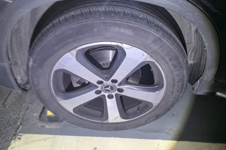 Used Mercedes-Benz GLC 2018 GLC 260 4MATIC Luxury Model Right Front Wheel Hub
