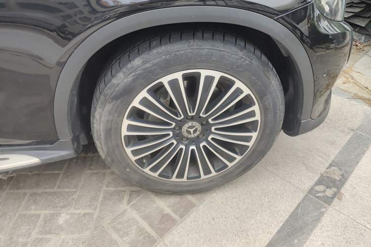Used Mercedes-Benz GLC 2018 GLC 200 4MATIC Right Front Wheel Hub