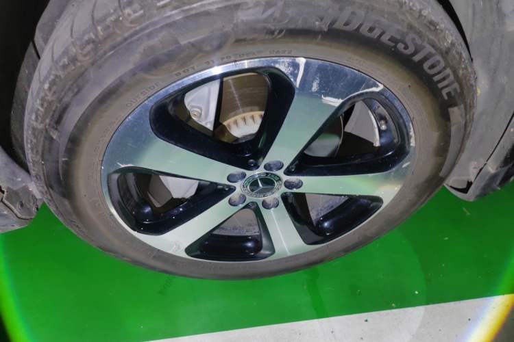 Used Mercedes-Benz GLC 2018 GLC 260 4MATIC Luxury Model Right Front Wheel Hub