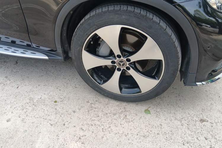 Used Mercedes-Benz GLC 2018 GLC 300 4MATIC Sport Edition Right Front Wheel Hub