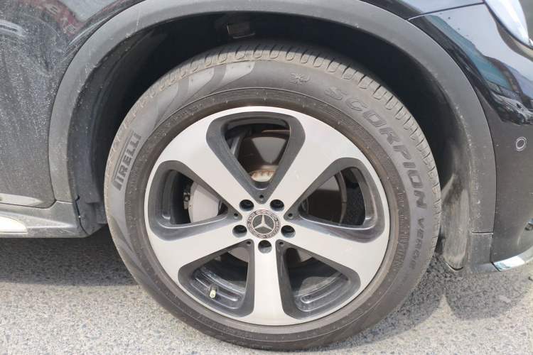 Used Mercedes-Benz GLC 2018 Facelift GLC 260 4MATIC Luxury Edition Right Front Wheel Hub