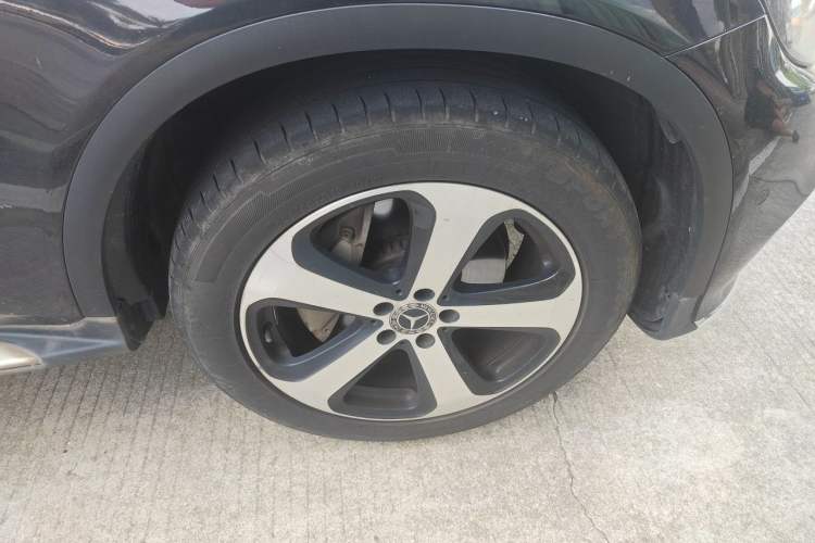 Used Mercedes-Benz GLC 2018 Facelift GLC 260 4MATIC Luxury Edition Right Front Wheel Hub