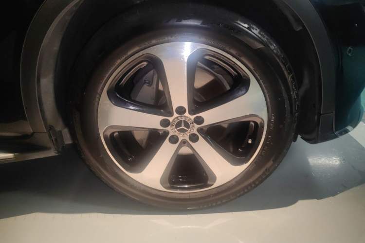 Used Mercedes-Benz GLC 2018 GLC 260 4MATIC Luxury Model Right Front Wheel Hub