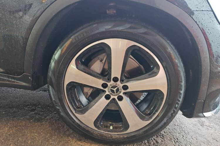 Used Mercedes-Benz GLC 2018 Facelift GLC 260 4MATIC Luxury Edition Right Front Wheel Hub
