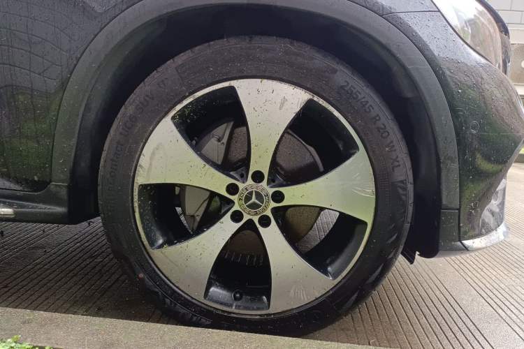 Used Mercedes-Benz GLC 2018 Refreshed GLC 300 4MATIC Dynamic Edition Right Front Wheel Hub