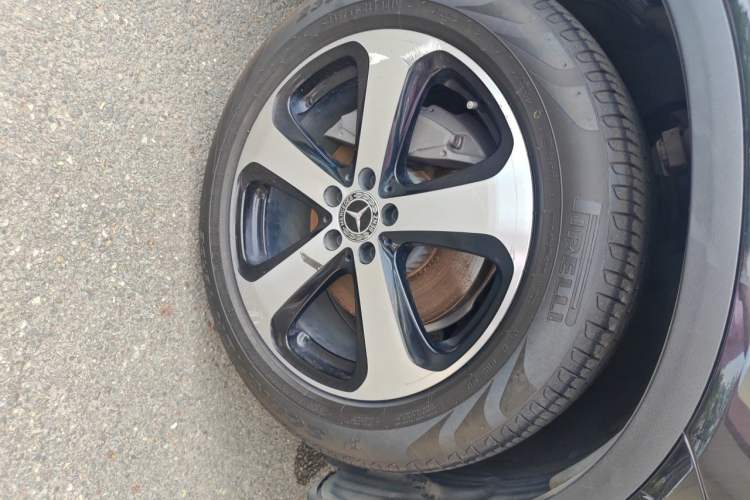 Used Mercedes-Benz GLC 2018 Facelift GLC 260 4MATIC Luxury Edition Right Front Wheel Hub