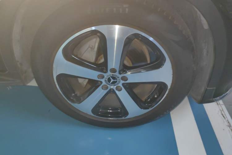 Used Mercedes-Benz GLC 2018 Facelift GLC 260 4MATIC Luxury Edition Right Front Wheel Hub