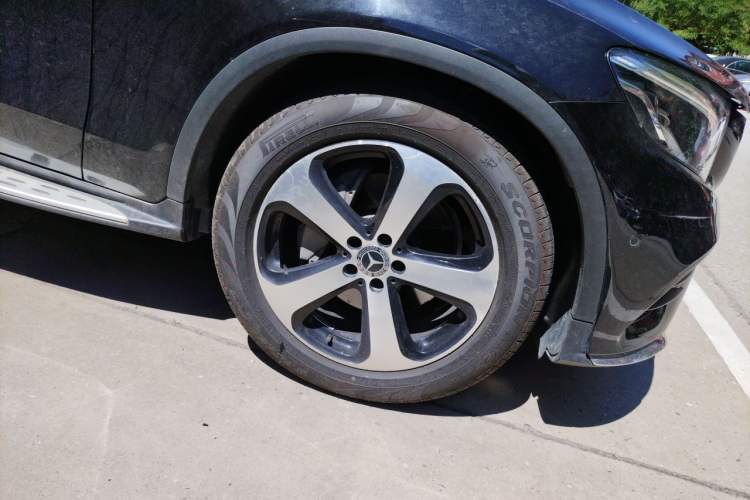 Used Mercedes-Benz GLC 2018 GLC 260 4MATIC Luxury Model Right Front Wheel Hub