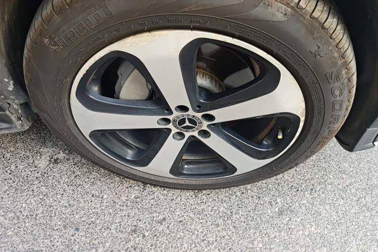 Used Mercedes-Benz GLC 2018 Facelift GLC 260 4MATIC Luxury Edition Right Front Wheel Hub
