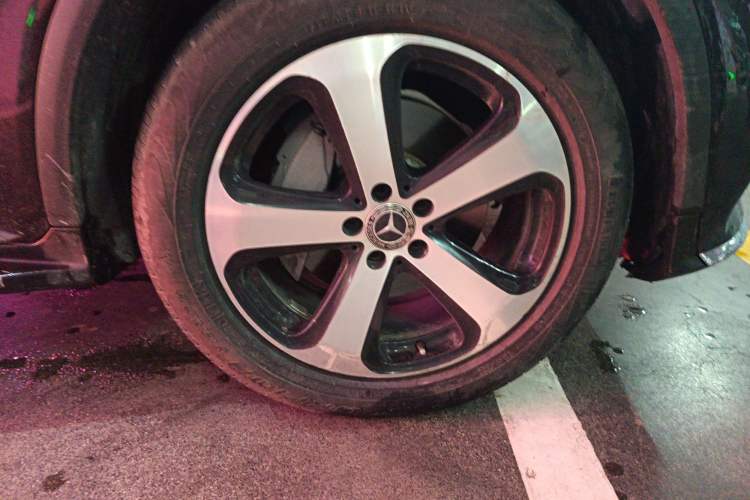 Used Mercedes-Benz GLC 2018 GLC 260 4MATIC Luxury Model Right Front Wheel Hub