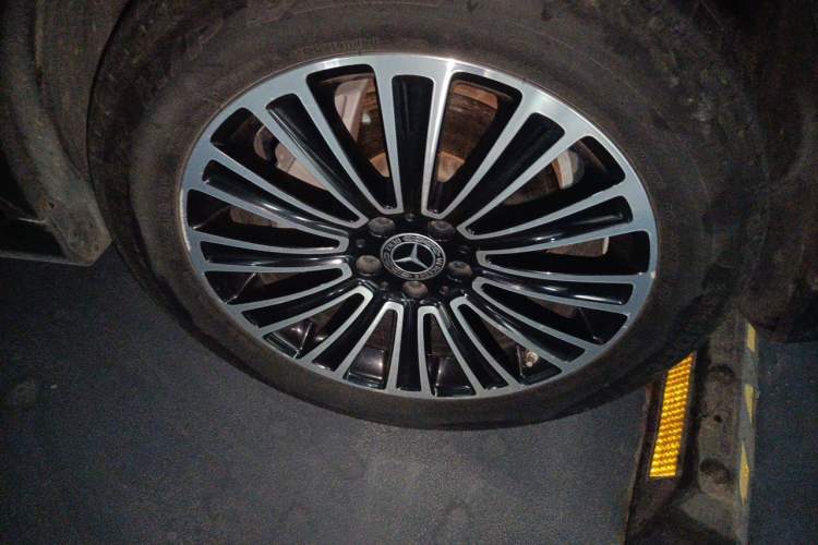 Used Mercedes-Benz GLC 2018 GLC 200 4MATIC Right Front Wheel Hub