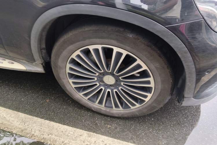 Used Mercedes-Benz GLC 2018 GLC 200 4MATIC Right Front Wheel Hub