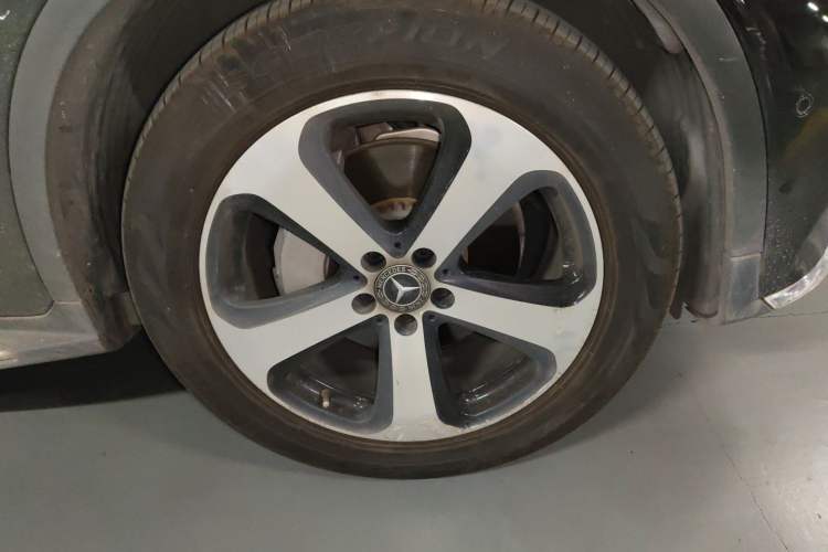 Used Mercedes-Benz GLC 2018 Facelift GLC 260 4MATIC Luxury Edition Right Front Wheel Hub