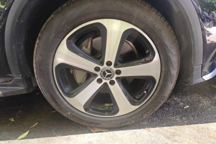 Used Mercedes-Benz GLC 2018 Facelift GLC 260 4MATIC Luxury Edition Right Front Wheel Hub