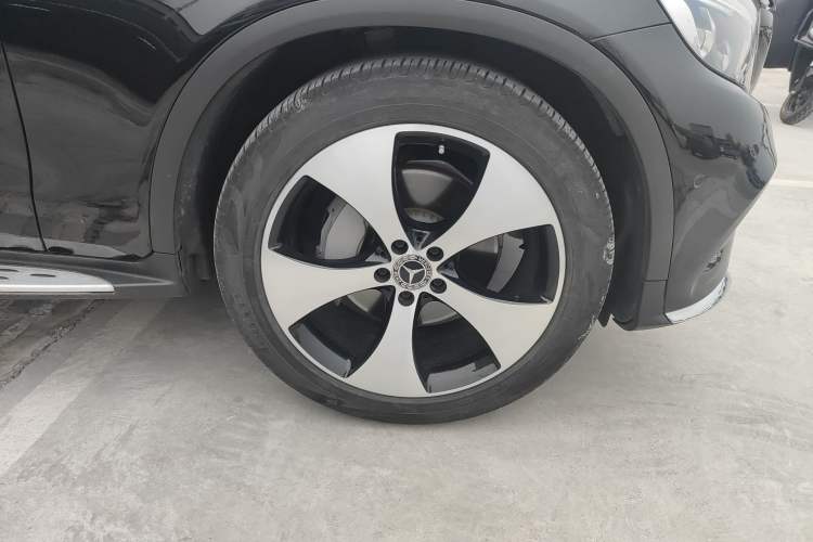 Used Mercedes-Benz GLC 2018 GLC 300 4MATIC Sport Edition Right Front Wheel Hub
