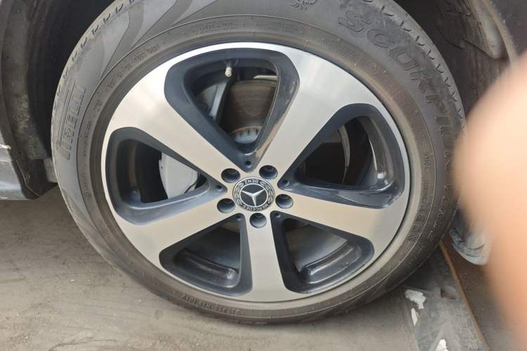 Used Mercedes-Benz GLC 2018 Facelift GLC 260 4MATIC Luxury Edition Right Front Wheel Hub
