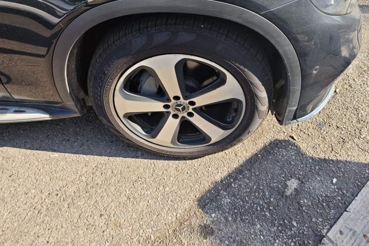 Used Mercedes-Benz GLC 2018 GLC 260 4MATIC Luxury Model Right Front Wheel Hub