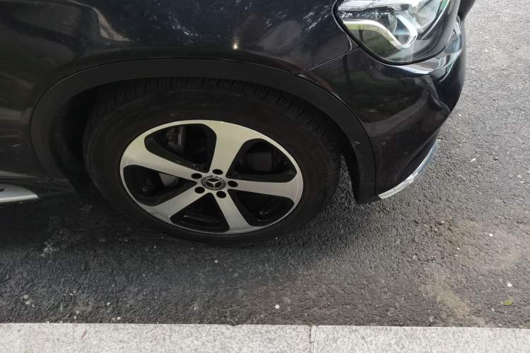 Used Mercedes-Benz GLC 2018 Facelift GLC 260 4MATIC Luxury Edition Right Front Wheel Hub