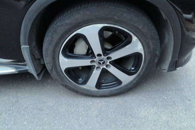 Used Mercedes-Benz GLC 2018 GLC 260 4MATIC Luxury Model Right Front Wheel Hub