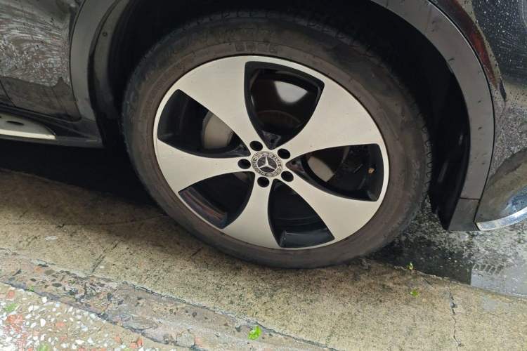 Used Mercedes-Benz GLC 2018 Refreshed GLC 300 4MATIC Dynamic Edition Right Front Wheel Hub