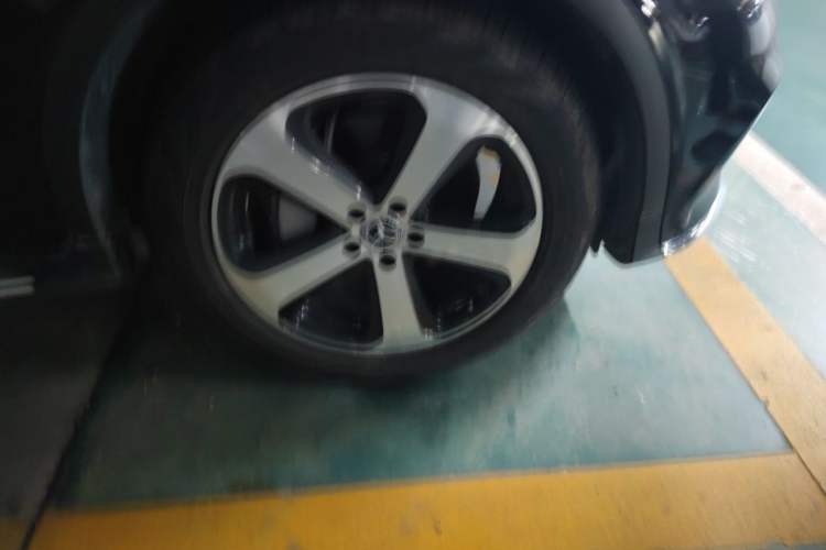 Used Mercedes-Benz GLC 2018 GLC 260 4MATIC Luxury Model Right Front Wheel Hub