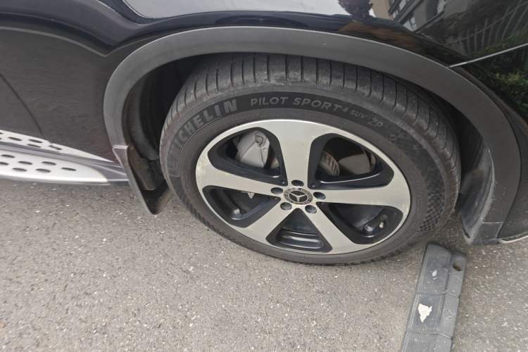 Used Mercedes-Benz GLC 2018 GLC 260 4MATIC Luxury Model Right Front Wheel Hub