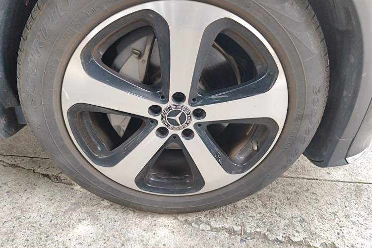 Used Mercedes-Benz GLC 2018 Facelift GLC 260 4MATIC Luxury Edition Right Front Wheel Hub