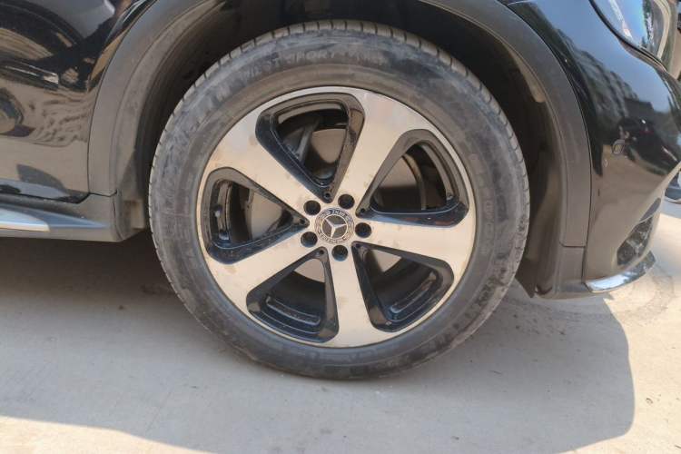 Used Mercedes-Benz GLC 2018 Facelift GLC 260 4MATIC Luxury Edition Right Front Wheel Hub