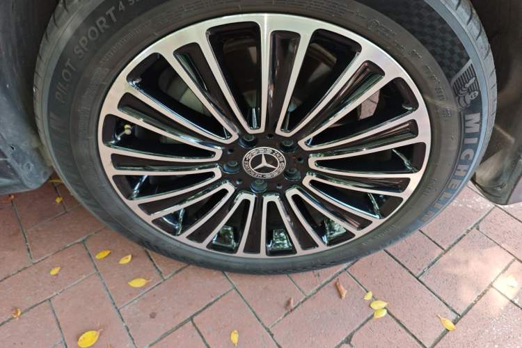 Used Mercedes-Benz GLC 2018 Facelifted GLC 260 4MATIC Dynamic Edition Right Front Wheel Hub