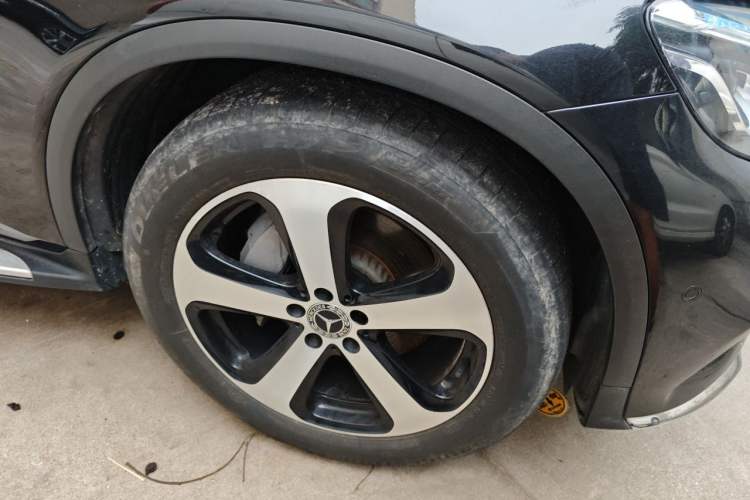 Used Mercedes-Benz GLC 2018 Facelift GLC 260 4MATIC Luxury Edition Right Front Wheel Hub