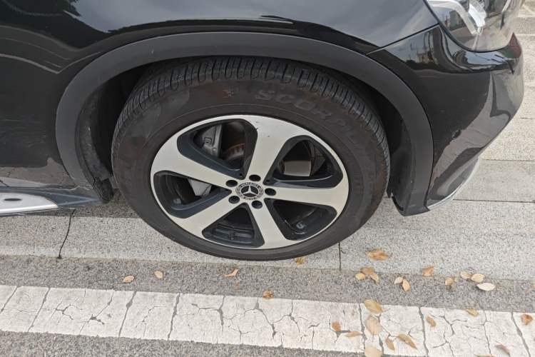 Used Mercedes-Benz GLC 2018 Facelift GLC 260 4MATIC Luxury Edition Right Front Wheel Hub