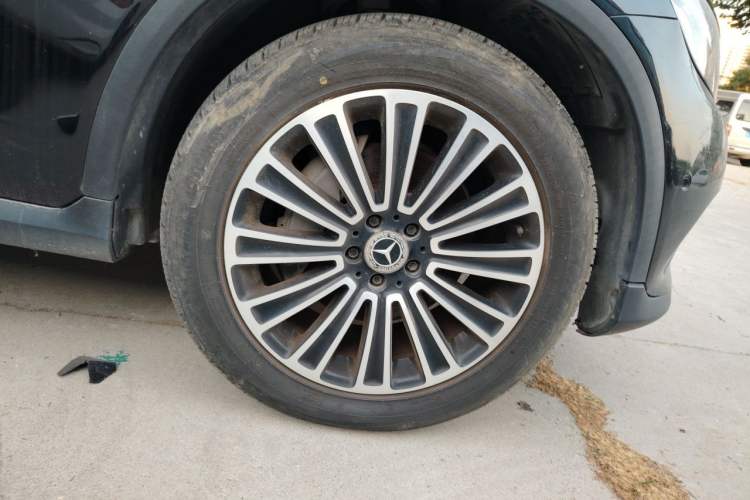 Used Mercedes-Benz GLC 2018 GLC 200 4MATIC Right Front Wheel Hub