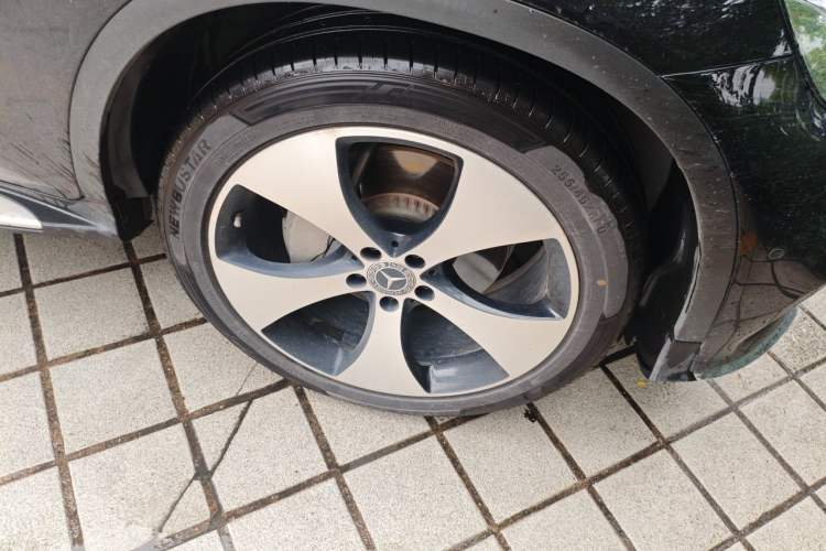Used Mercedes-Benz GLC 2018 Refreshed GLC 300 4MATIC Dynamic Edition Right Front Wheel Hub