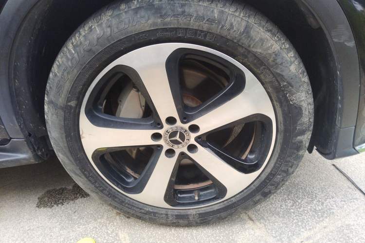 Used Mercedes-Benz GLC 2018 GLC 260 4MATIC Luxury Model Right Front Wheel Hub