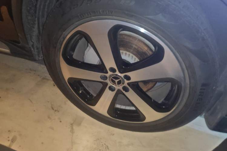 Used Mercedes-Benz GLC 2018 Facelift GLC 260 4MATIC Luxury Edition Right Front Wheel Hub