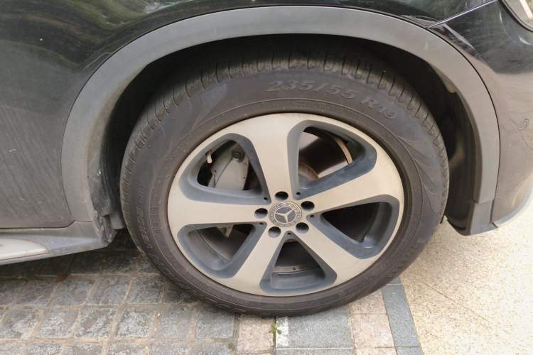Used Mercedes-Benz GLC 2018 GLC 260 4MATIC Luxury Model Right Front Wheel Hub