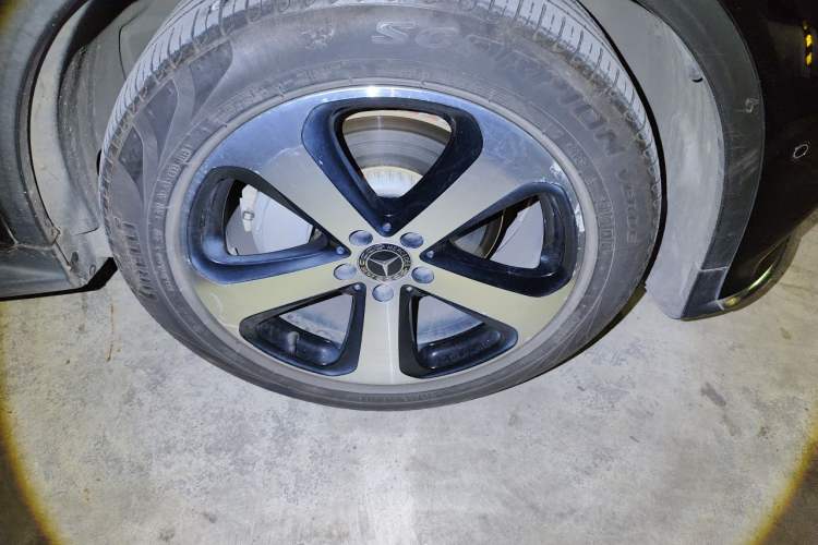 Used Mercedes-Benz GLC 2018 GLC 260 4MATIC Luxury Model Right Front Wheel Hub
