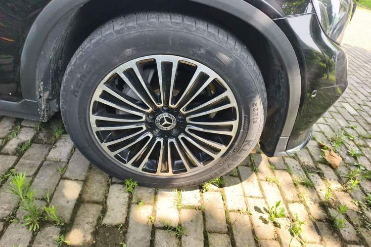Used Mercedes-Benz GLC 2018 GLC 260 4MATIC Dynamic Edition Right Front Wheel Hub