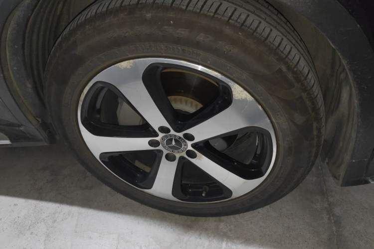 Used Mercedes-Benz GLC 2018 Facelift GLC 260 4MATIC Luxury Edition Right Front Wheel Hub