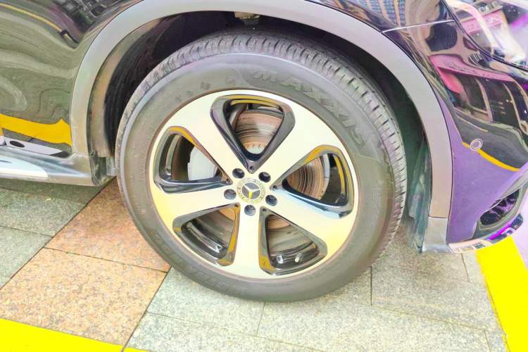 Used Mercedes-Benz GLC 2018 Facelift GLC 260 4MATIC Luxury Edition Right Front Wheel Hub