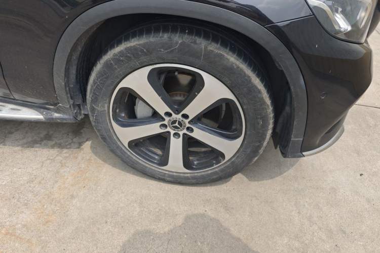 Used Mercedes-Benz GLC 2018 GLC 260 4MATIC Luxury Model Right Front Wheel Hub