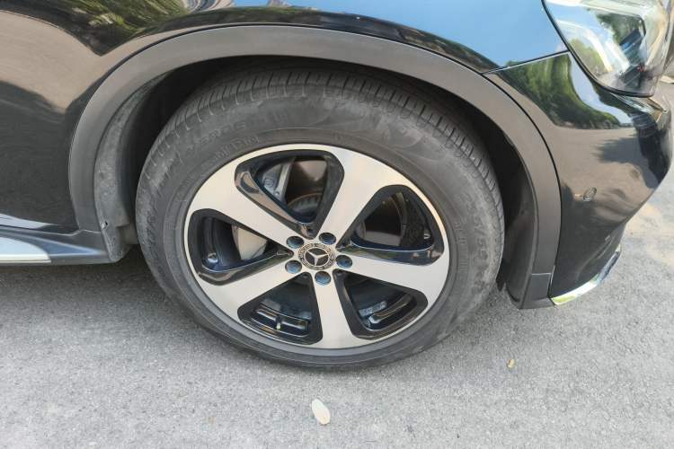 Used Mercedes-Benz GLC 2018 Facelift GLC 260 4MATIC Luxury Edition Right Front Wheel Hub