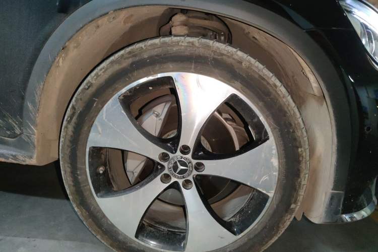 Used Mercedes-Benz GLC 2018 Refreshed GLC 300 4MATIC Dynamic Edition Right Front Wheel Hub