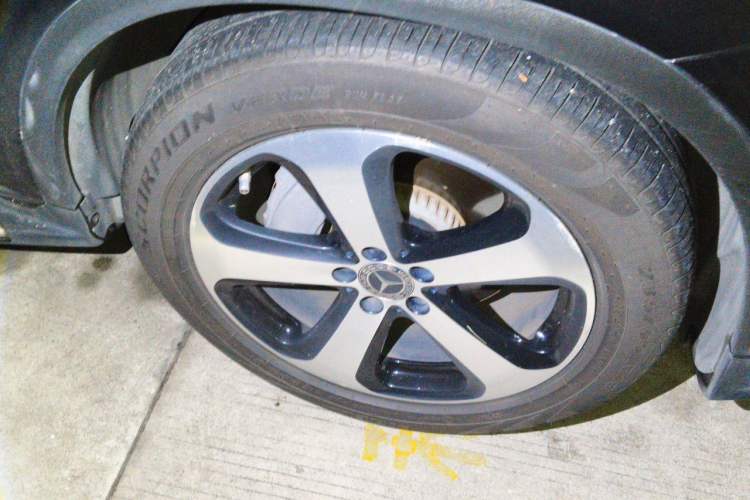Used Mercedes-Benz GLC 2018 GLC 260 4MATIC Luxury Model Right Front Wheel Hub