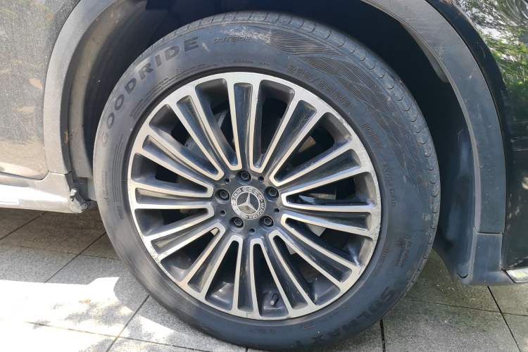 Used Mercedes-Benz GLC 2018 GLC 260 4MATIC Dynamic Edition Right Front Wheel Hub