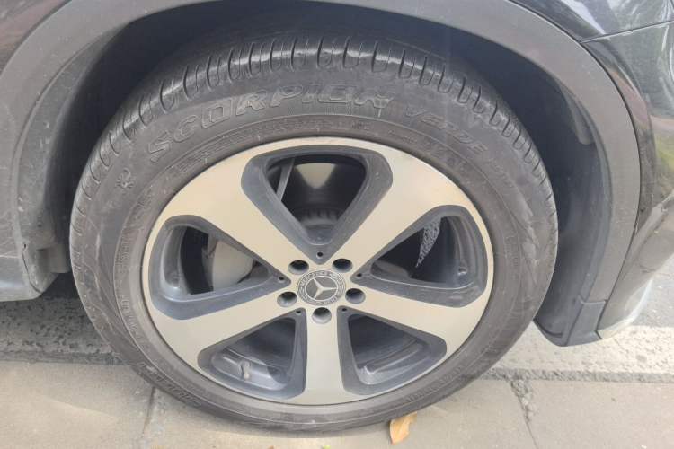 Used Mercedes-Benz GLC 2018 Facelift GLC 260 4MATIC Luxury Edition Right Front Wheel Hub
