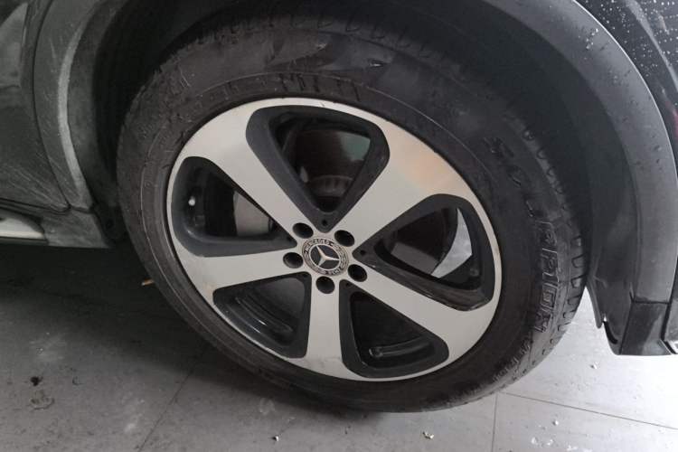 Used Mercedes-Benz GLC 2018 GLC 260 4MATIC Luxury Model Right Front Wheel Hub